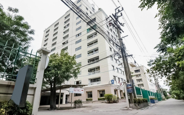 席娜卡琳拉玛苏安隆奈达酒店(Nida Rooms Srinakarin Rama Suan Luang)