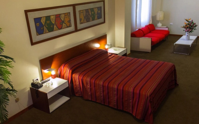 Camino Real Hotel