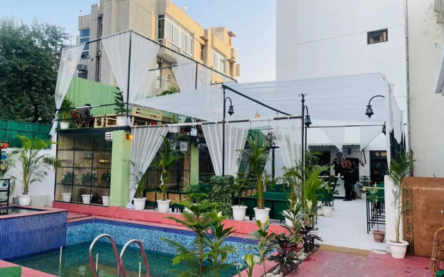 Cozy Shelter By Saira