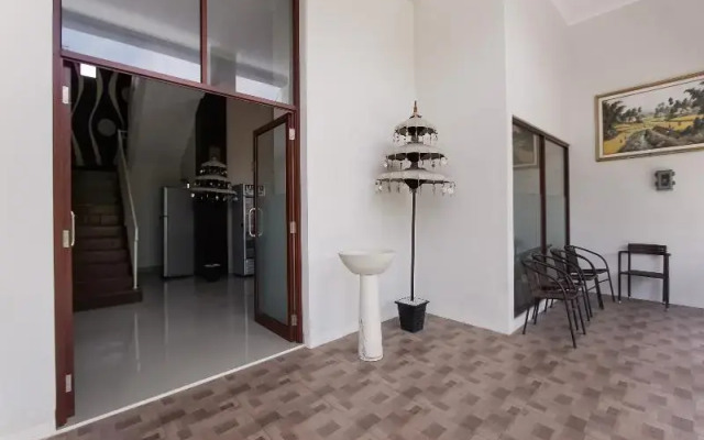 Artha Ambarukmo Exclusive by OYO Rooms