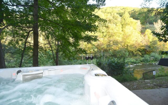 River Time Cabin -time Floats Away!