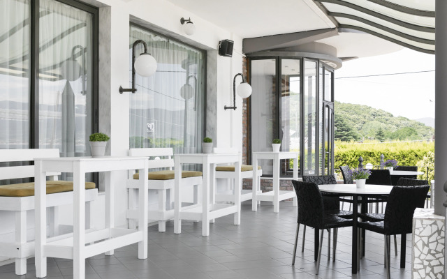 Calma Beach Hotel