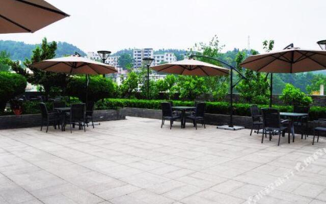 Xiuquanyingyue Hot Spring Garden Hotel