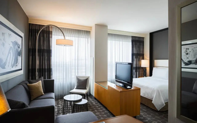 Renaissance Chicago O'Hare Suites Hotel