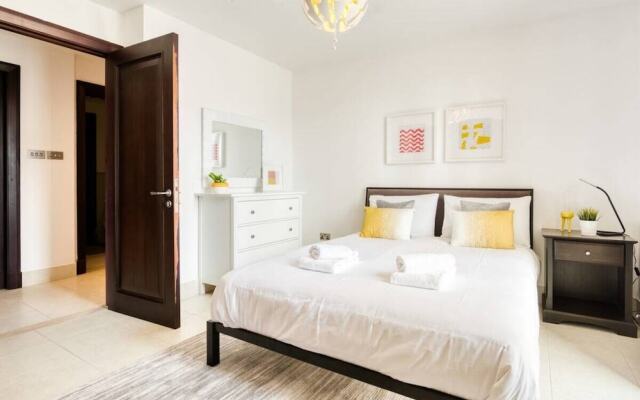 Retreat to Elegant Apartment in Old Town