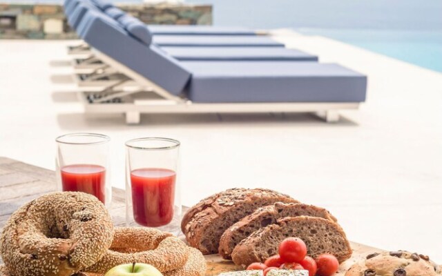 Luxury Villa With Pool And Sea View..!