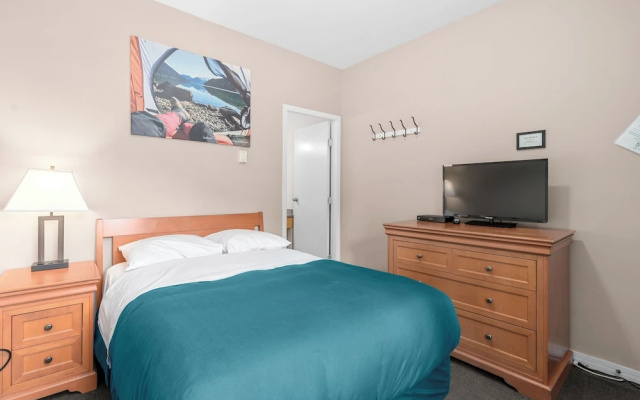 Squamish Adventure Inn & Hostel