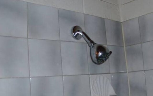 Queensway Court Motel