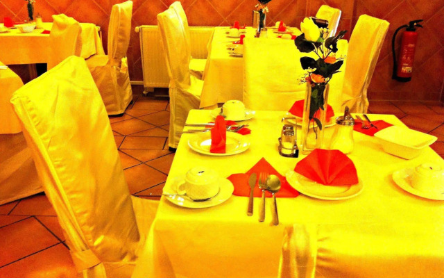 City Hotel West