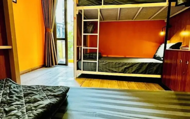 Autumn Hanoi House Bat Su