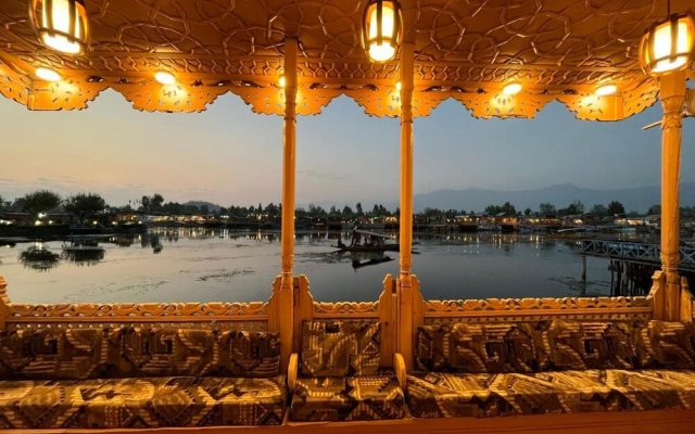 Lake Victoria Houseboat