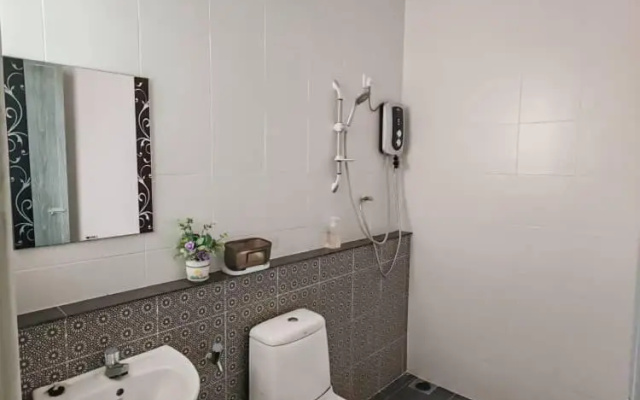 Sitiawan Paradise LOVELY home team building 15PAX short stay – Bathroom – Lumut