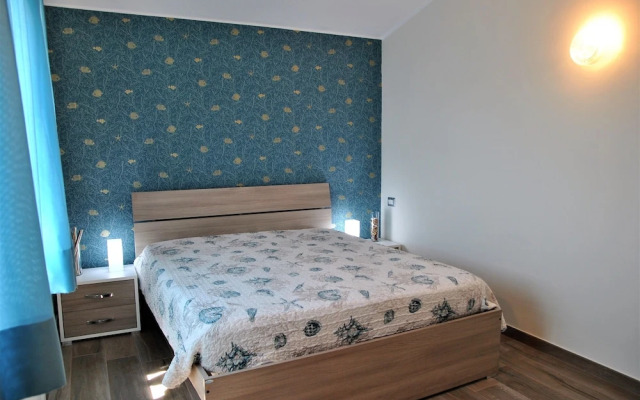 Dinky Home Air-conditioned Penthouse With sea View Terrace