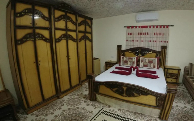 Petra Antique House