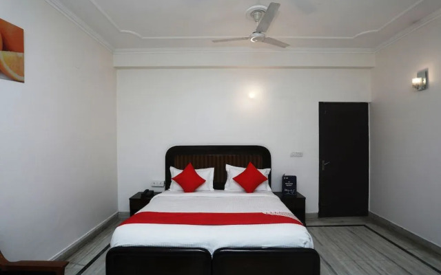 OYO 22270 Sky Inn