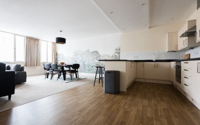 The Broadmead Jungle - Lovely & Central 3BDR Apartments	