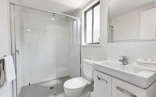 MARJ12- Stylish and Spacious Apartment