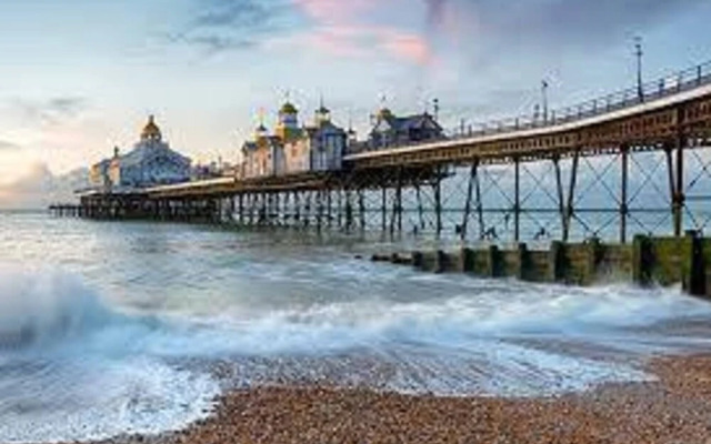 Inviting 5-bed House in Eastbourne