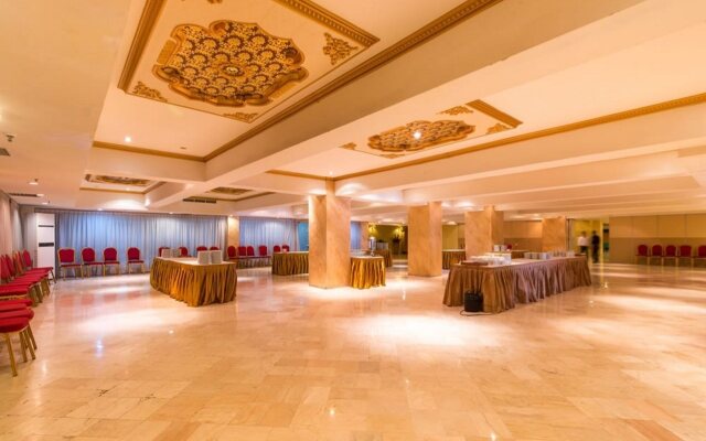 Twin Plaza Hotel