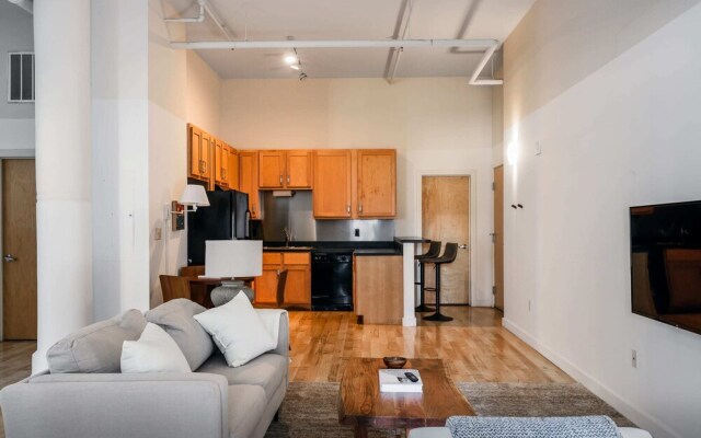 Spacious DT Lofts with Full Kitchen by Zencity