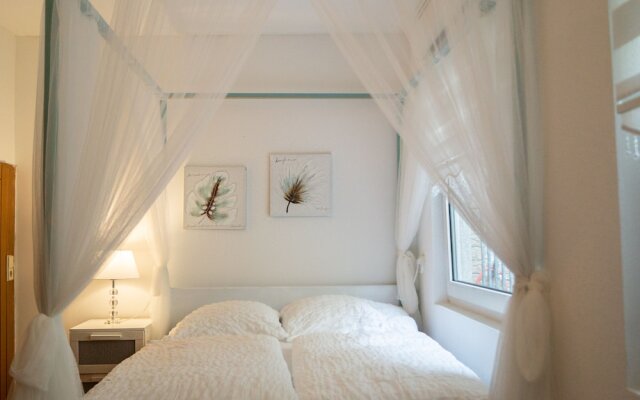 Timeless 2BR Near Downtown