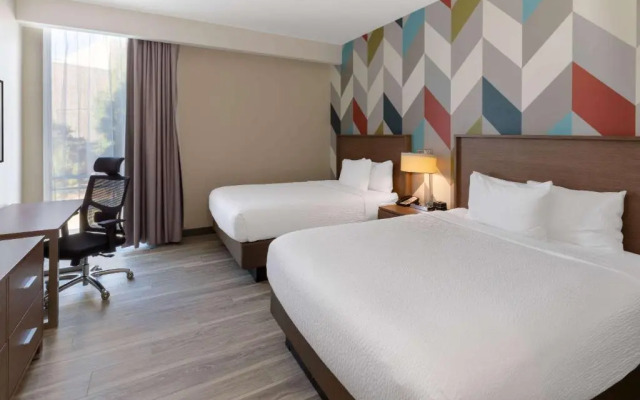 La Quinta Inn and Suites by Wyndham Tulsa Downtown - Route 66