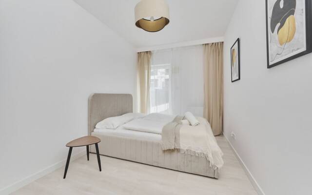 Wrocław Central Apartment by Renters