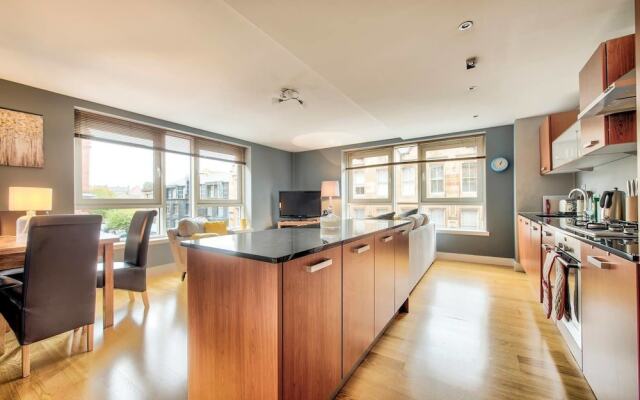 Modern 2 Bed Merchant City Apt With Lift!