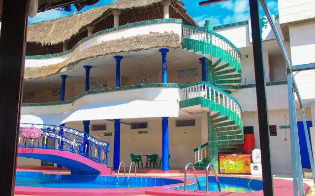 New green Horse Hotel