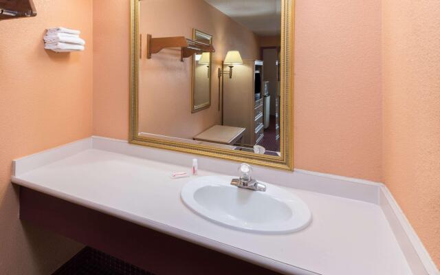 Super 8 By Wyndham Strongsville/Cleveland