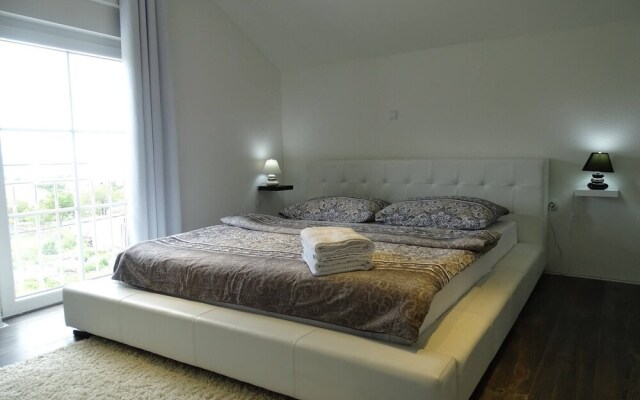 Holiday House Viktoria With Pool For 14 People