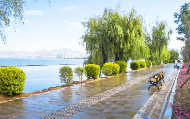 Dali Sugar Sea View Hotel (Erhai Park High-Speed Rail Station Branch)