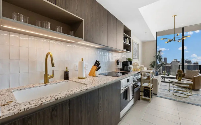 Luxury PH 51st Floor City Views