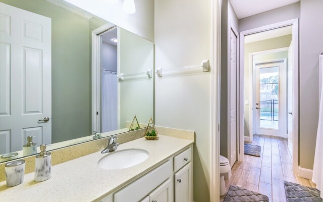 Solterra - 7004 Oak Wood Street