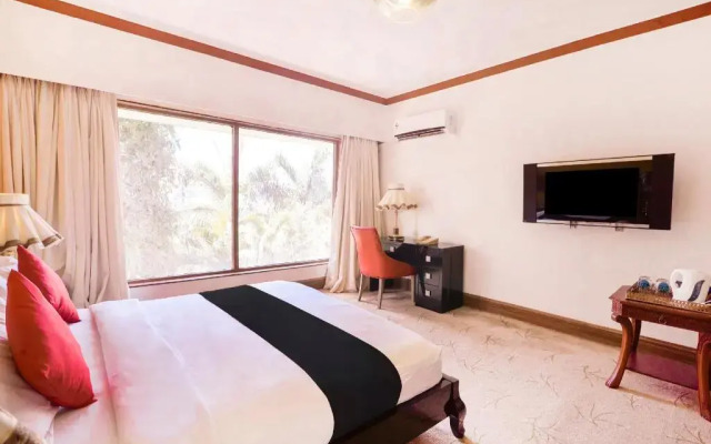 Oyo Townhouse 799 Royal Palms Hotel - Lily Collection