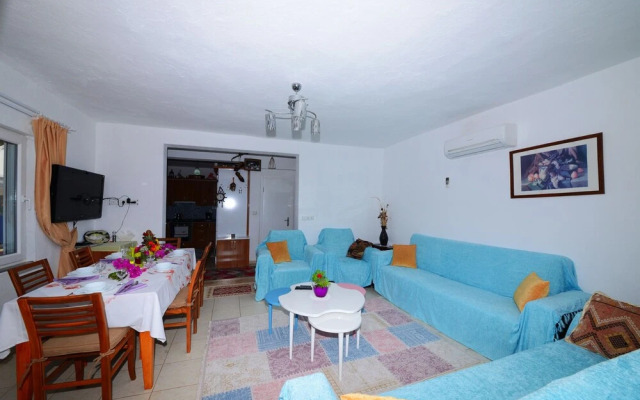 Villa Baris by Akdenizvillam