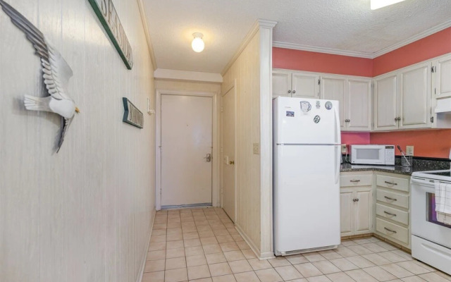 Sea Oaks 208