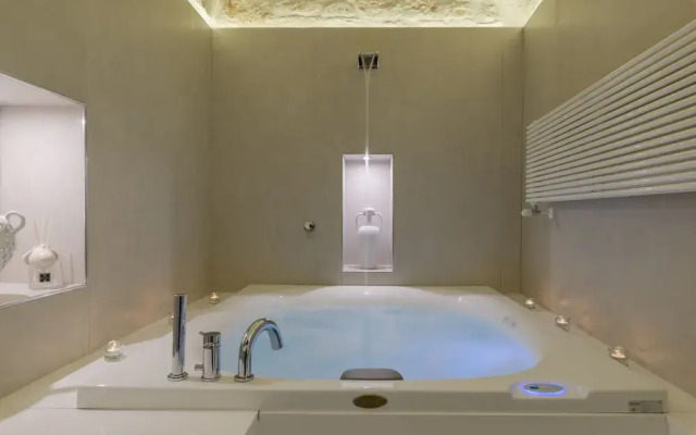 Prescious Suite 25 with Hot Tub