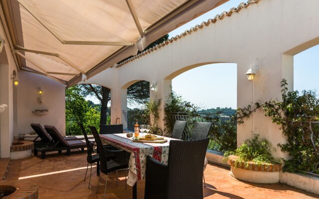 Spacious Villa in La Gaude With Swimming Pool