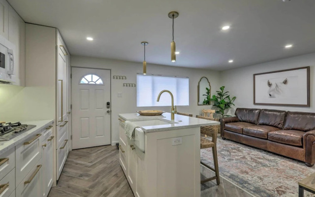Aspen Condo w/ Mountain Views & Ski Access!