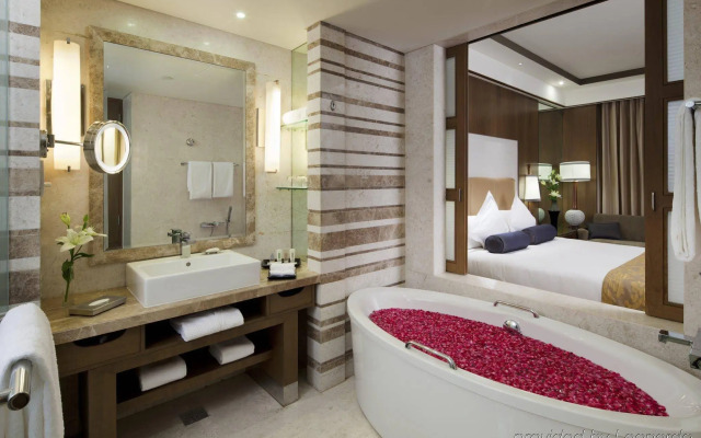 Crowne Plaza Hotel New Delhi Okhla by IHG