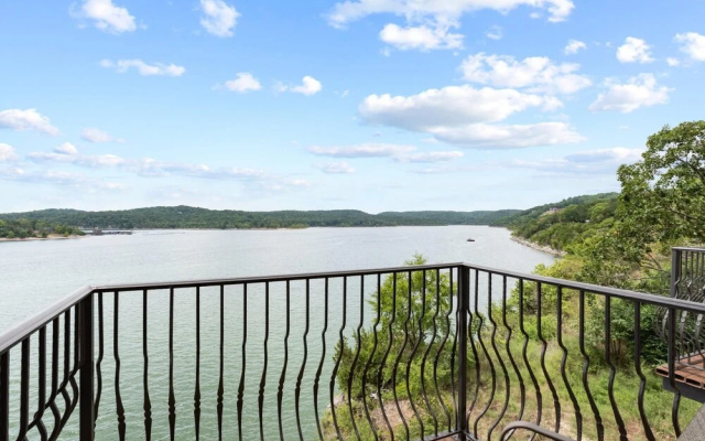 Deluxe 2 Bedroom Villa Lakefront