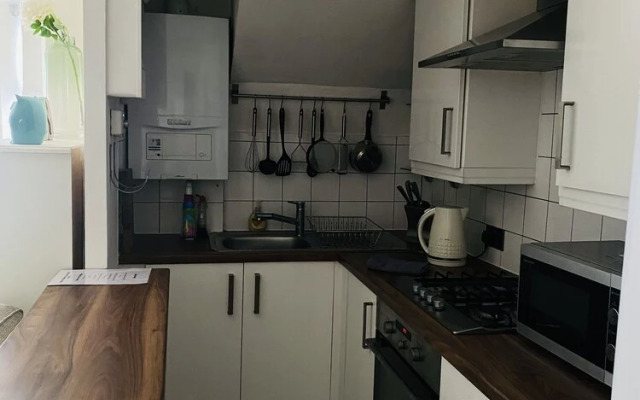 Modern, Quiet Garden Flat in Heart of Wimbledon