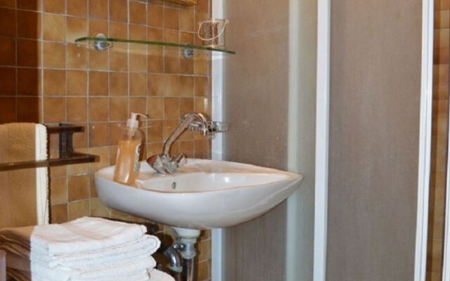 Apartment Ela - very close to beach: A1 Rogac, Island Solta
