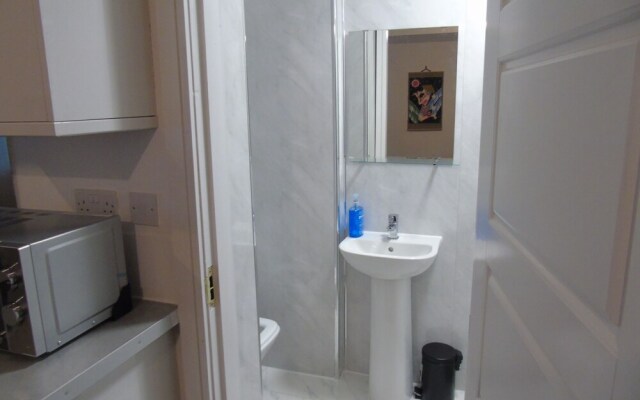Inviting 1-bed Ground Floor Apartment in Bolton