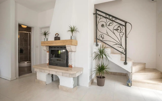 Lantana Holiday Home
