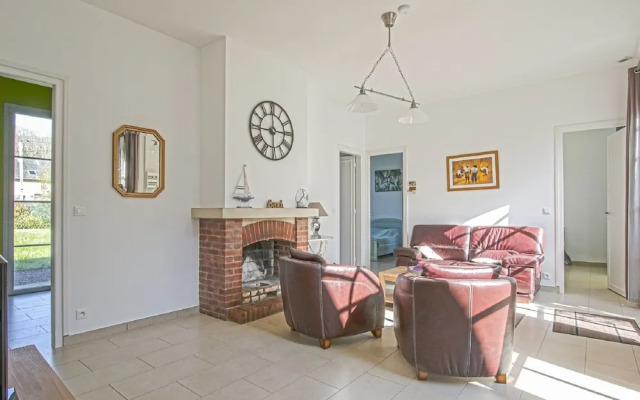 Bright Holiday Home With Garden