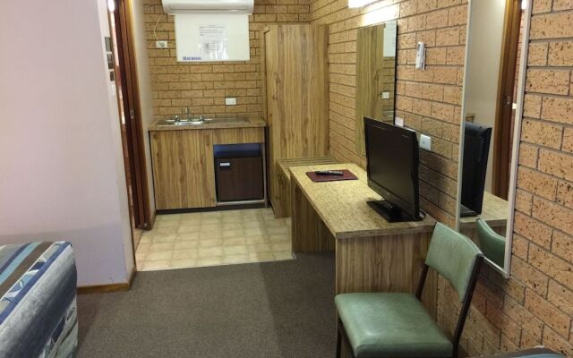 Three Ways Motel