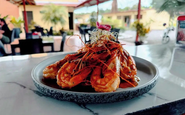 Los Angeles Hotel & Resort