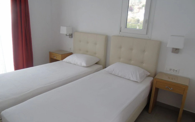 Super Paradise Suites